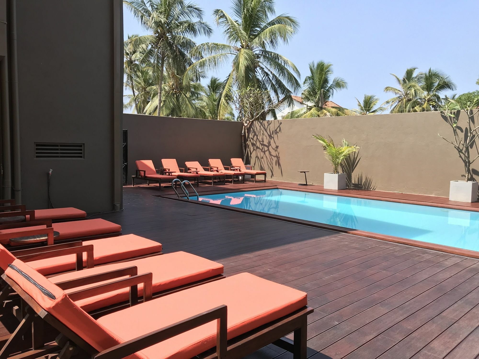Waves By Tranquil Hotel Negombo Exterior photo
